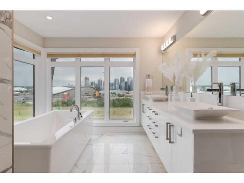 1904 Salisbury Street Se, Calgary, AB - Indoor Photo Showing Bathroom