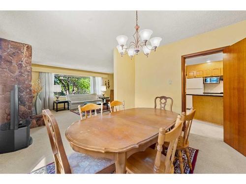94 Cumberland Drive Nw, Calgary, AB - Indoor Photo Showing Dining Room