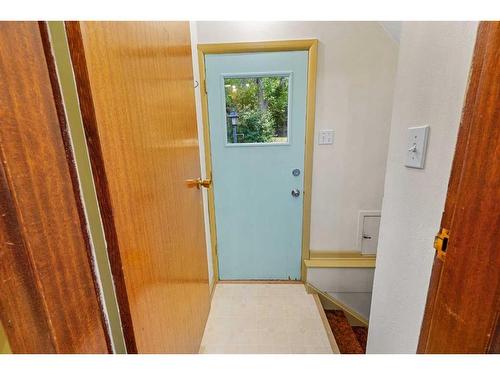 94 Cumberland Drive Nw, Calgary, AB - Indoor Photo Showing Bathroom