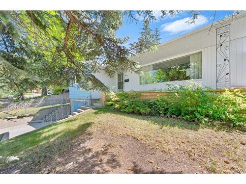 94 Cumberland Drive Nw, Calgary, AB - Outdoor