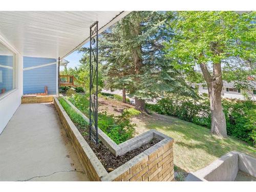 94 Cumberland Drive Nw, Calgary, AB - Outdoor