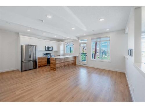 19671 48 Street Se, Calgary, AB - Indoor Photo Showing Kitchen