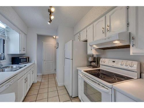 7828 Ranchview Drive Nw, Calgary, AB - Indoor Photo Showing Kitchen