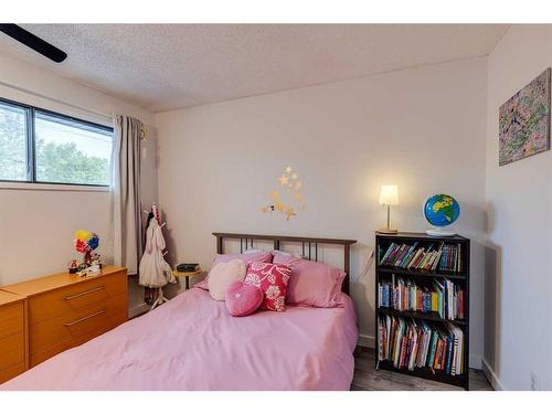 7828 Ranchview Drive Nw, Calgary, AB - Indoor Photo Showing Bedroom