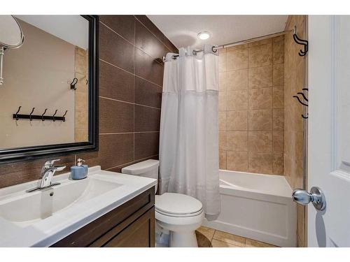 7828 Ranchview Drive Nw, Calgary, AB - Indoor Photo Showing Bathroom