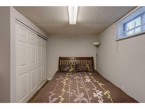 7828 Ranchview Drive Nw, Calgary, AB - Indoor Photo Showing Bedroom