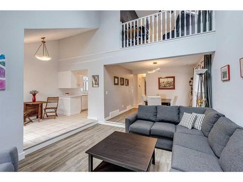 7828 Ranchview Drive Nw, Calgary, AB - Indoor Photo Showing Living Room