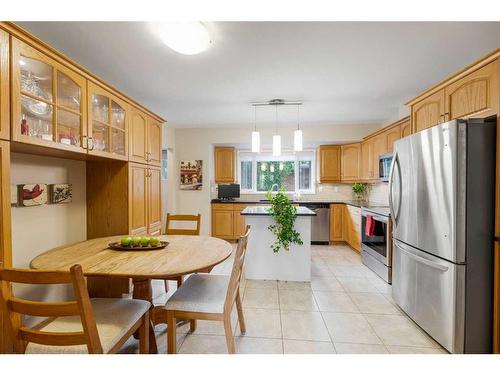 1015 80 Avenue Sw, Calgary, AB - Indoor Photo Showing Dining Room