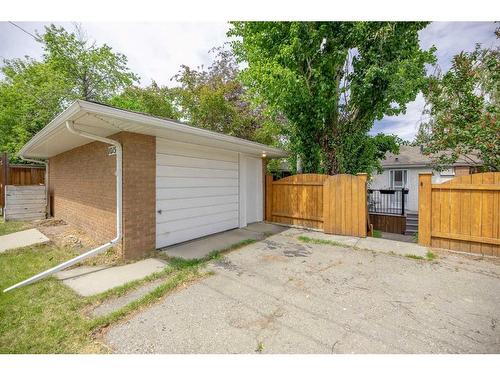 1015 80 Avenue Sw, Calgary, AB - Outdoor With Exterior