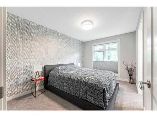 1220 Gladstone Road Nw, Calgary, AB - Indoor Photo Showing Bedroom