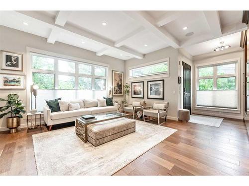 1220 Gladstone Road Nw, Calgary, AB - Indoor Photo Showing Living Room