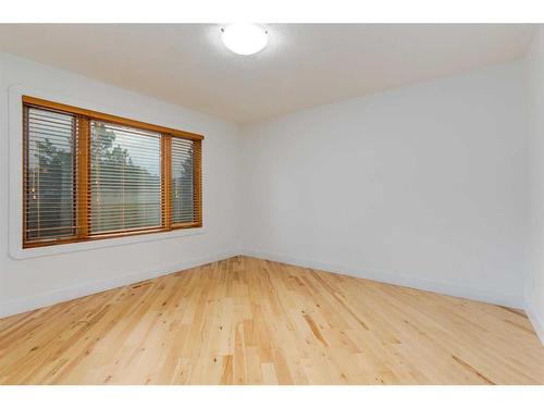 2325 22 Avenue Sw, Calgary, AB - Indoor Photo Showing Other Room