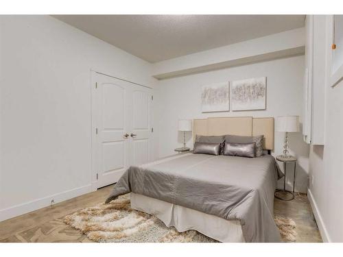 2325 22 Avenue Sw, Calgary, AB - Indoor Photo Showing Bedroom