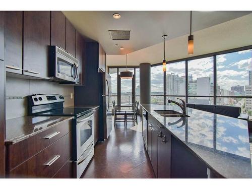 901-220 12 Avenue Se, Calgary, AB - Indoor Photo Showing Kitchen With Stainless Steel Kitchen With Double Sink With Upgraded Kitchen