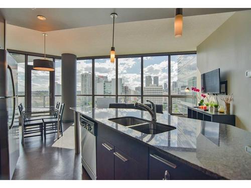 901-220 12 Avenue Se, Calgary, AB - Indoor Photo Showing Kitchen With Double Sink With Upgraded Kitchen