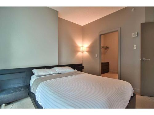 901-220 12 Avenue Se, Calgary, AB - Indoor Photo Showing Bedroom