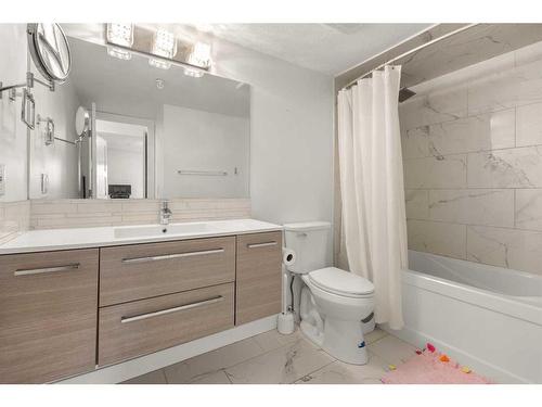105-1810 11 Avenue Sw, Calgary, AB - Indoor Photo Showing Bathroom