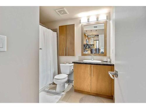 1301-817 15 Avenue Sw, Calgary, AB - Indoor Photo Showing Bathroom