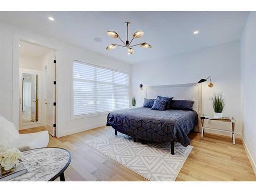 1907 Broadview Road Nw, Calgary, AB - Indoor Photo Showing Bedroom