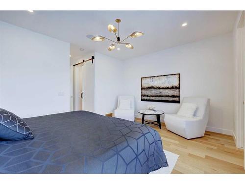 1907 Broadview Road Nw, Calgary, AB - Indoor Photo Showing Bedroom