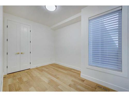 1907 Broadview Road Nw, Calgary, AB - Indoor Photo Showing Other Room