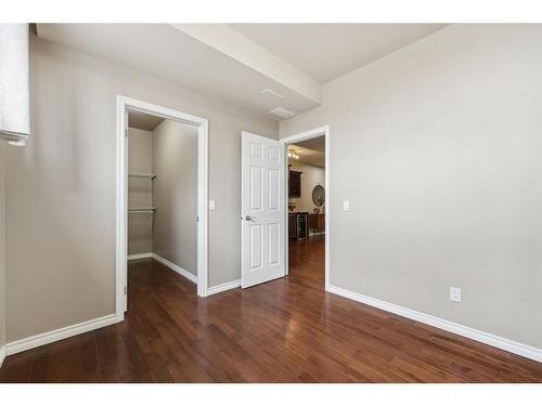 419 34 Avenue Ne, Calgary, AB - Indoor Photo Showing Other Room