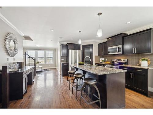 419 34 Avenue Ne, Calgary, AB - Indoor Photo Showing Kitchen With Stainless Steel Kitchen With Upgraded Kitchen