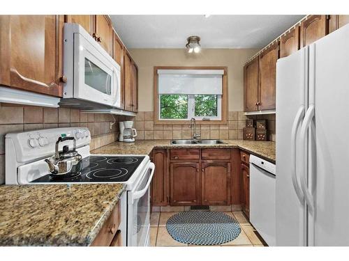 177 Macewan Glen Drive Nw, Calgary, AB - Indoor Photo Showing Kitchen With Double Sink