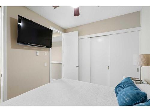 109-1611 28 Avenue Sw, Calgary, AB - Indoor Photo Showing Bedroom