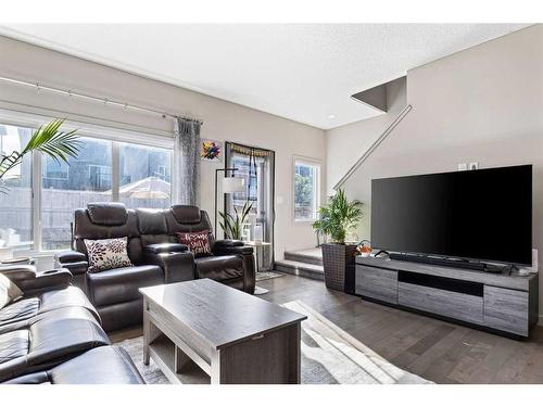 18 Evanscrest Terrace Nw, Calgary, AB - Indoor Photo Showing Living Room