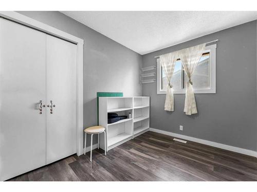 99 Castleridge Crescent Ne, Calgary, AB - Indoor Photo Showing Other Room