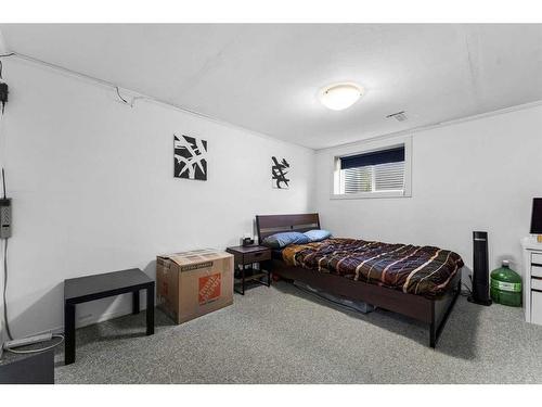 99 Castleridge Crescent Ne, Calgary, AB - Indoor Photo Showing Bedroom