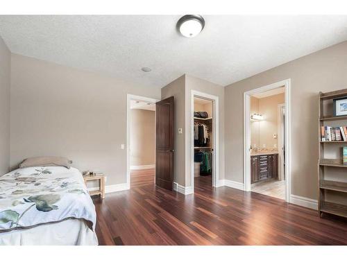 227 Aspen Ridge Place Sw, Calgary, AB - Indoor Photo Showing Bedroom