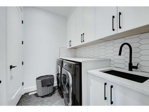 627 18 Avenue Nw, Calgary, AB - Indoor Photo Showing Laundry Room