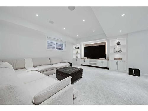627 18 Avenue Nw, Calgary, AB - Indoor Photo Showing Living Room