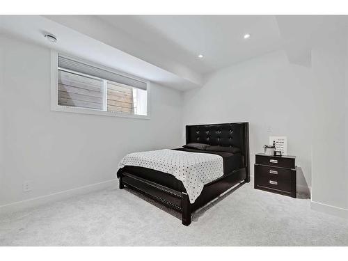 627 18 Avenue Nw, Calgary, AB - Indoor Photo Showing Bedroom