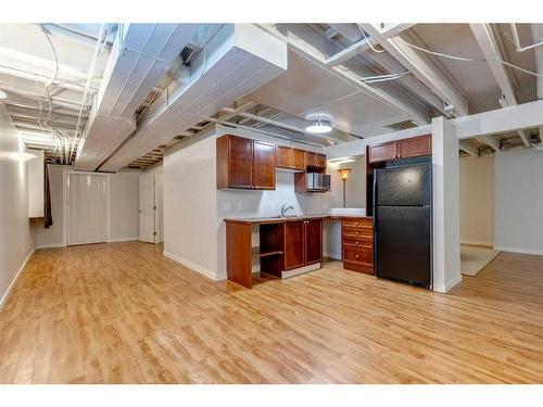 220 Chapala Drive Se, Calgary, AB - Indoor Photo Showing Kitchen