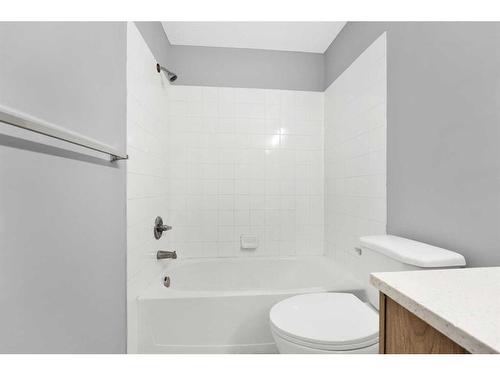 2112-1140 Taradale Drive Ne, Calgary, AB - Indoor Photo Showing Bathroom