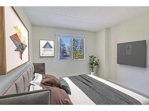 315-5204 Dalton Drive Nw, Calgary, AB - Indoor Photo Showing Bedroom