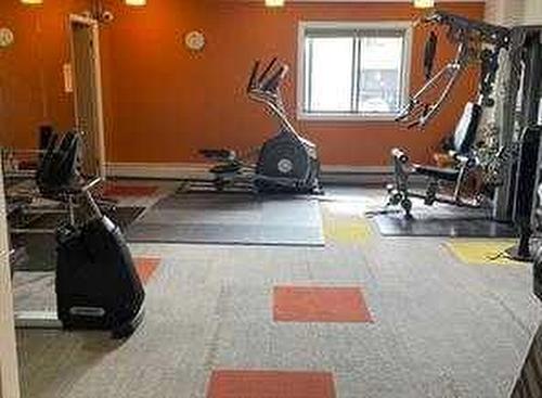 315-5204 Dalton Drive Nw, Calgary, AB - Indoor Photo Showing Gym Room