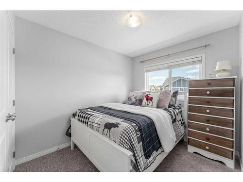 20 Legacy Glen View Se, Calgary, AB - Indoor Photo Showing Bedroom