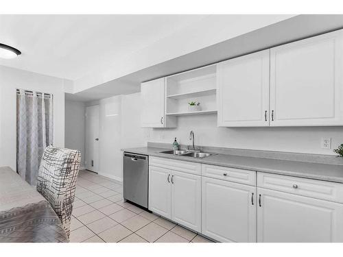 323-4525 31 Street Sw, Calgary, AB - Indoor Photo Showing Kitchen With Double Sink