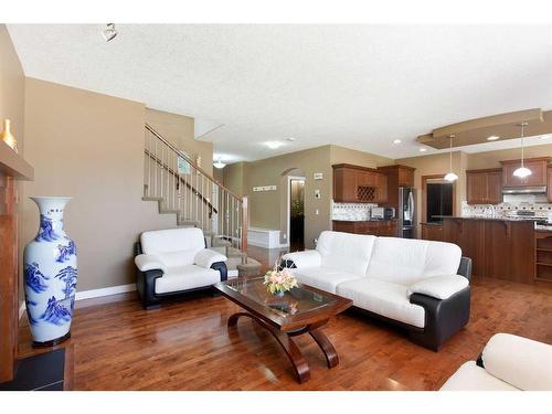 74 Elgin Park Road Se, Calgary, AB - Indoor Photo Showing Living Room