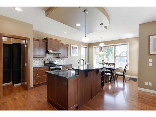 74 Elgin Park Road Se, Calgary, AB - Indoor Photo Showing Kitchen With Upgraded Kitchen