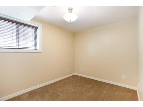 74 Elgin Park Road Se, Calgary, AB - Indoor Photo Showing Other Room