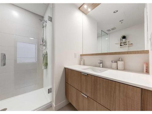 404-128 2 Street Sw, Calgary, AB - Indoor Photo Showing Bathroom