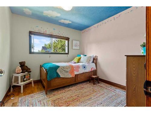 1328 10 Avenue Se, Calgary, AB - Indoor Photo Showing Bedroom