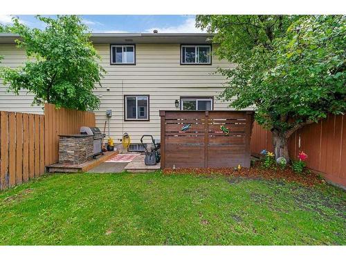 126 Pineset Place Ne, Calgary, AB - Outdoor