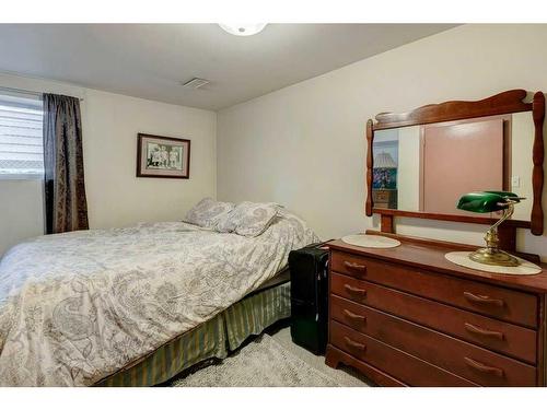 2823 Mackay Road Nw, Calgary, AB - Indoor Photo Showing Bedroom