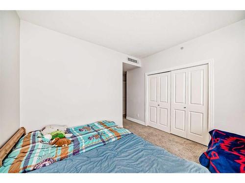 1705-55 Spruce Place Sw, Calgary, AB - Indoor Photo Showing Bedroom